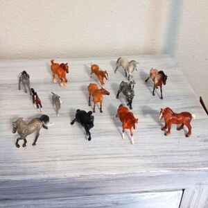 Set of 13 collectable horses